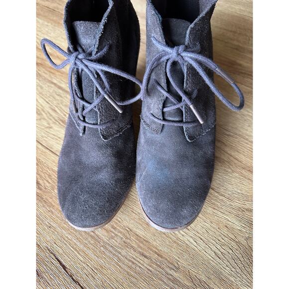 Toms Brown Suede Block Heel Ankle Booties Size 8.5 - Picture 2 of 5